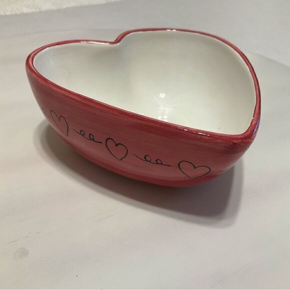 The cutest little trinket cup- in time for Valentine’s Day! Heart Shaped Le Kiss - Picture 4 of 8